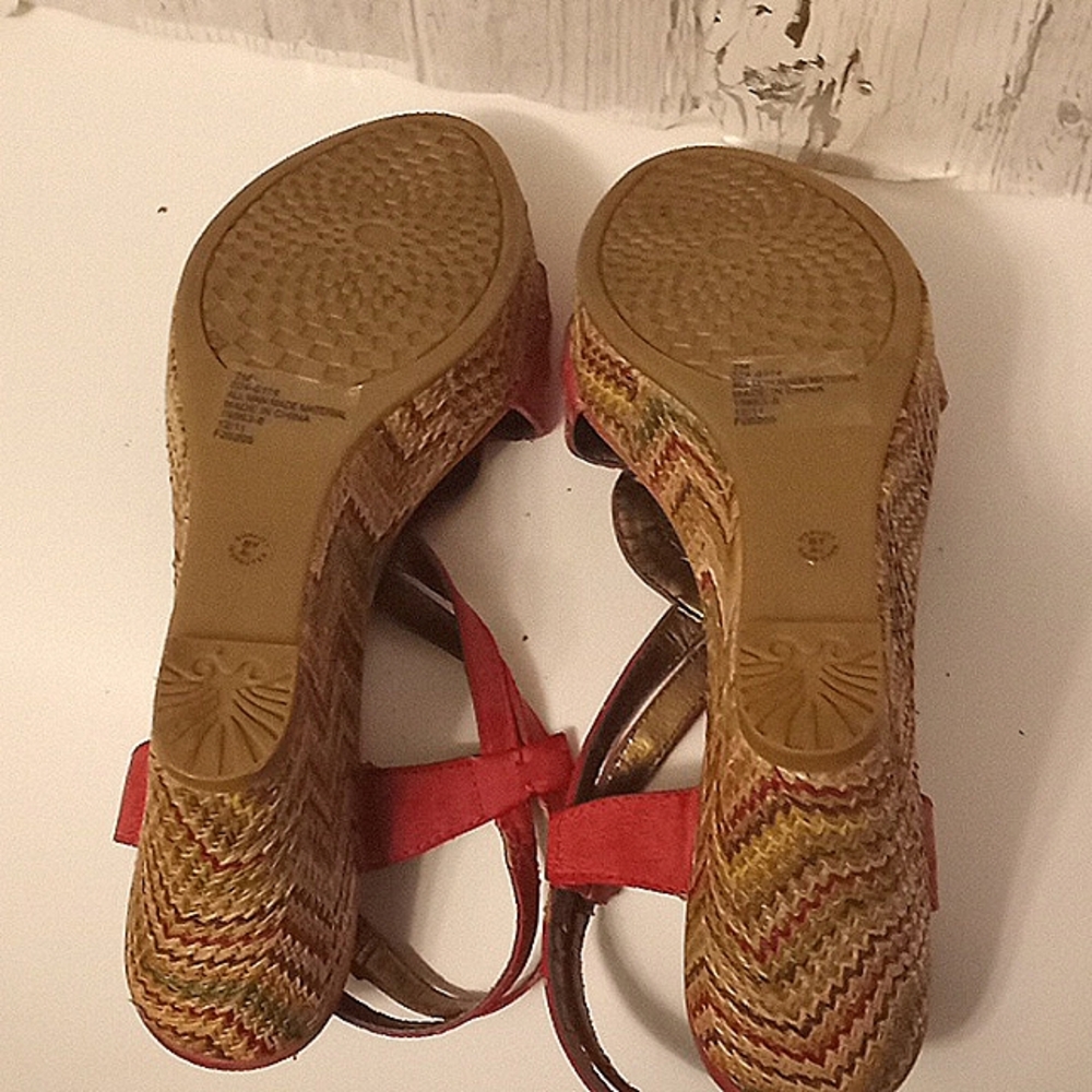 Shoes - Picture 4 of 4